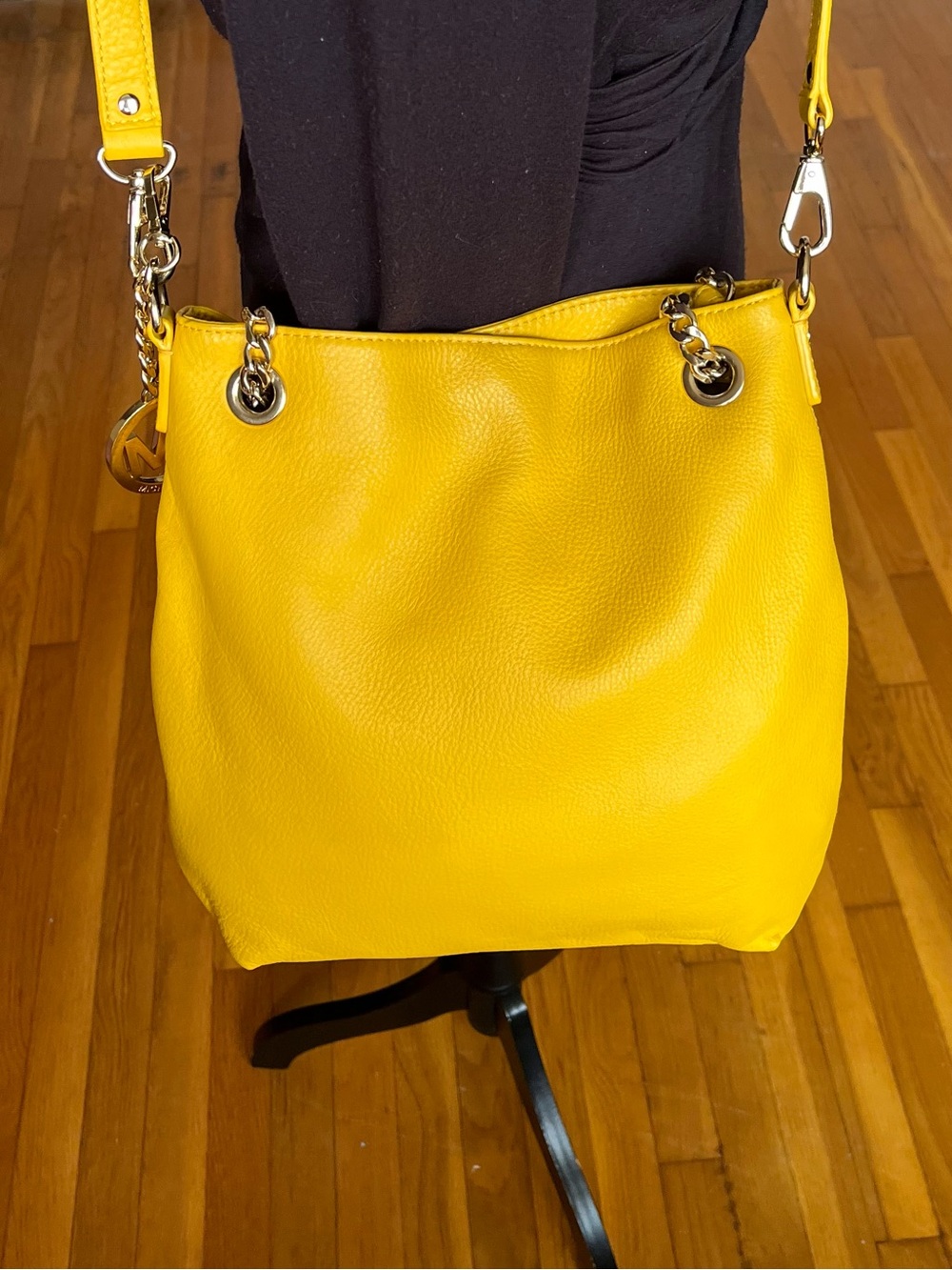 Michael Kors golden sun Pebbled Leather MK Charm purse - Picture 5 of 17